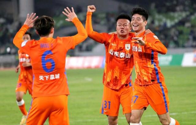 第71分钟，利物浦右路定位球开到禁区后点努涅斯跟上端射没打正部位。
